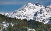 30 Zoom sul Pizzo Dell'Orto, mentre alle spalle occhieggia il Pizzo del Becco...